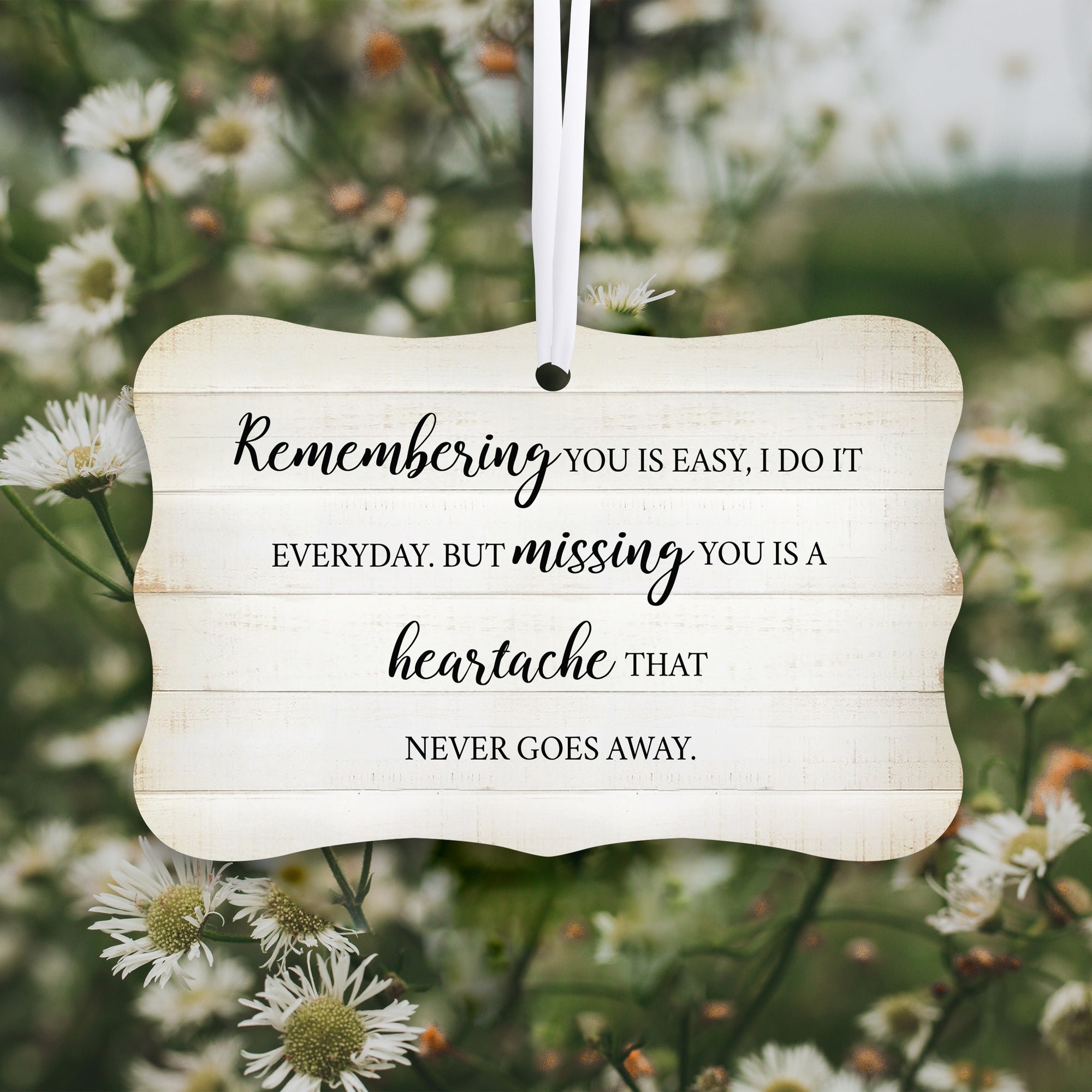 Memorial ornament to keep the memory of your loved one alive – a meaningful gift for bereaved hearts.